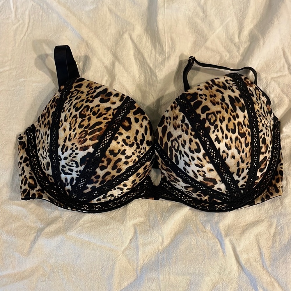 Victoria’s Secret leopard print bra 34d